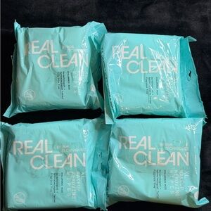 Real Techniques Real Clean Makeup Remover Wipes in Teal